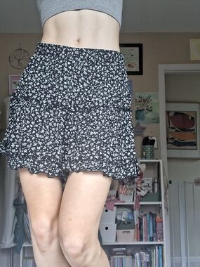 Garage Black and White Floral Ruffle Skirt